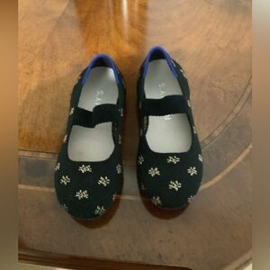Rothys Kids Mary Jane black floral shoe size 11